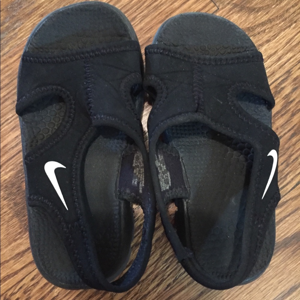 Sz 8 Nike Sandals